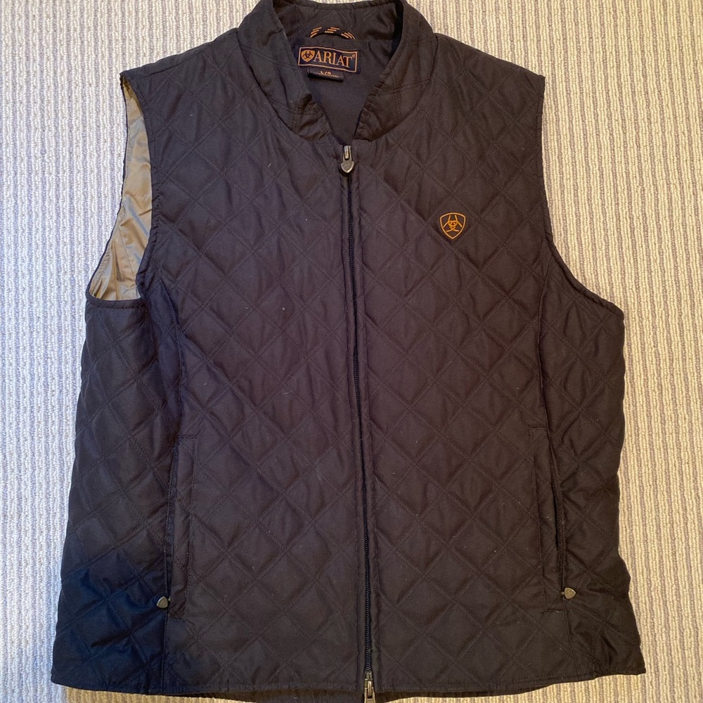 Ariat women’s vest size large in black.